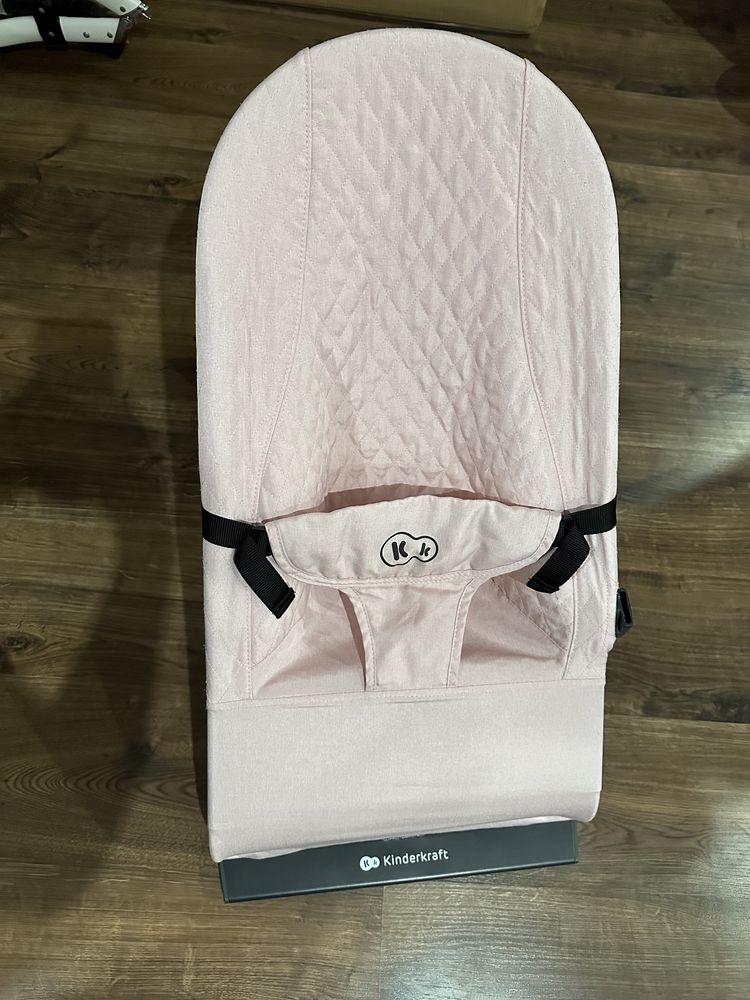 Kinderkraft Mimi leżaczek bujaczek różowy dla dziewczynki babybjorn