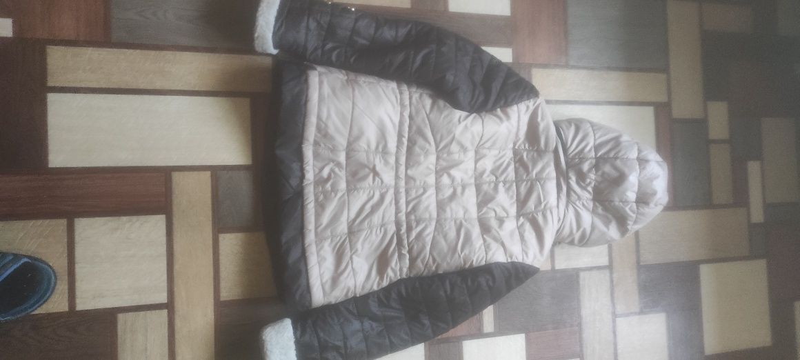 Продам зимнюю женскую куртку.
