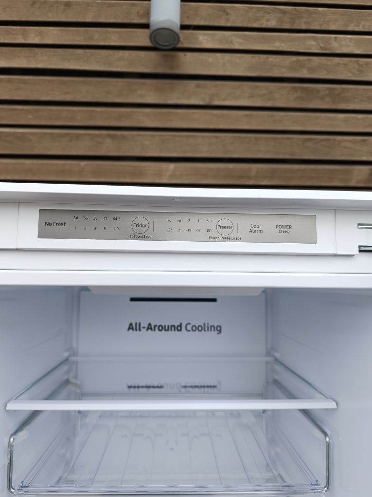 Вбудований холодильник Samsung