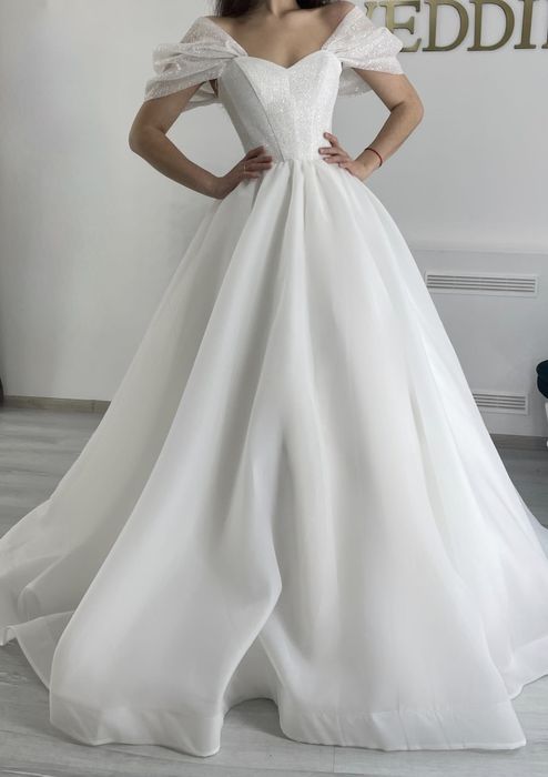 Весільна сукня мінімалістична, розмір М-Л