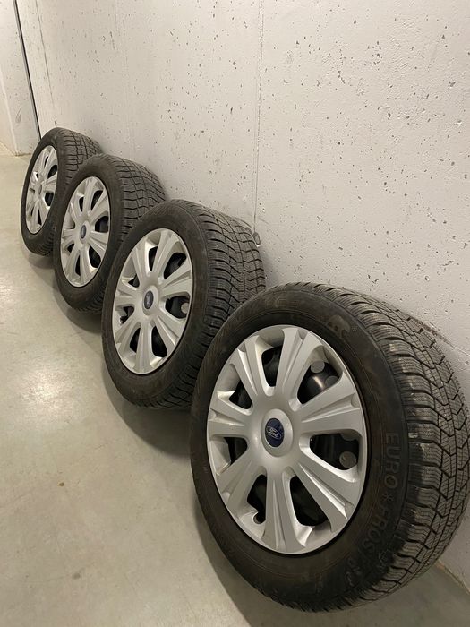 Koła zimowe 215 55 R16 5x108  z czujnikami kołpaki Ford