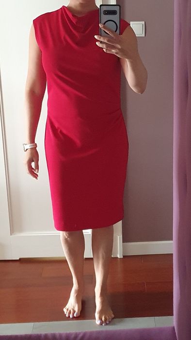 Czerwona sukienka kiomi rozm. 38. W rzeczywistości większa