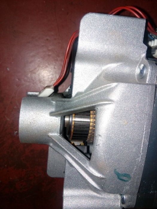 Silnik od automatu whirlpool awoc74002PBL