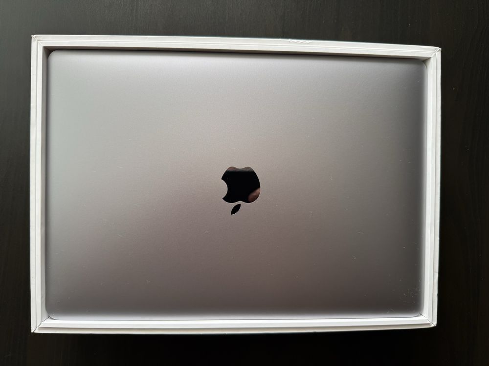 Apple Macbook Air M1 13,3 " 2022 8 GB/256 GB szary Stan Idealny !!!