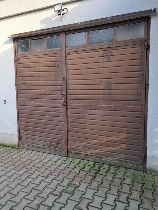 Sprzedam drzwi do garażu / pomieszczenia gospodarczego / szopy + rama