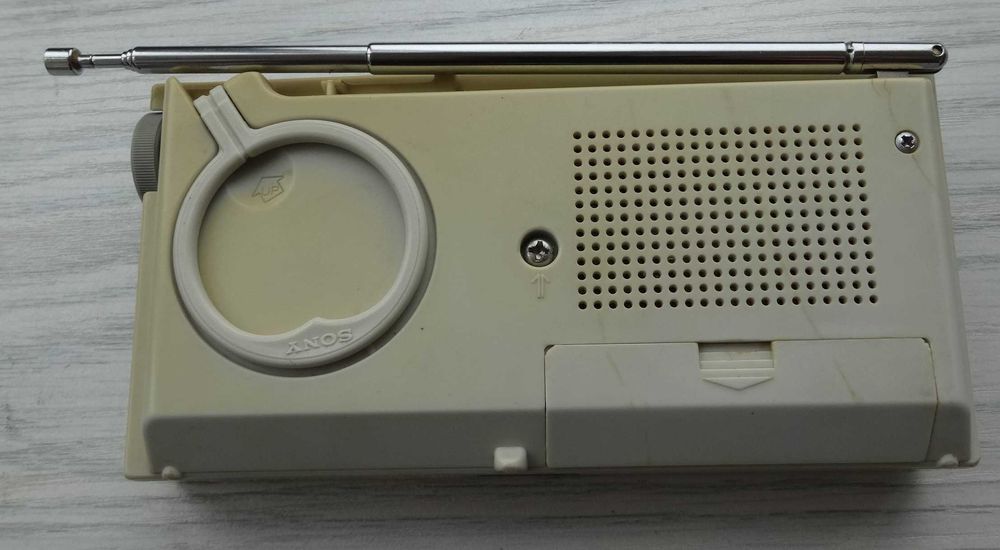 Портативнийі радіоприймач SONY ICF-12.