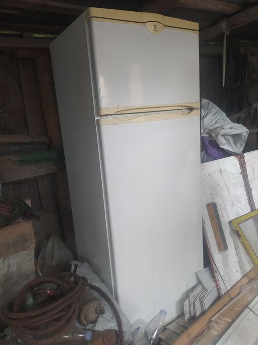 Холодильник Indesit 1,7м