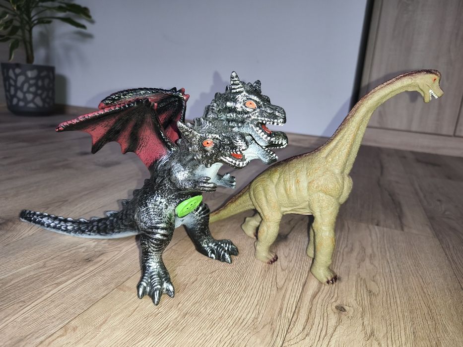 Duży smok i dinozaur z dźwiękiem