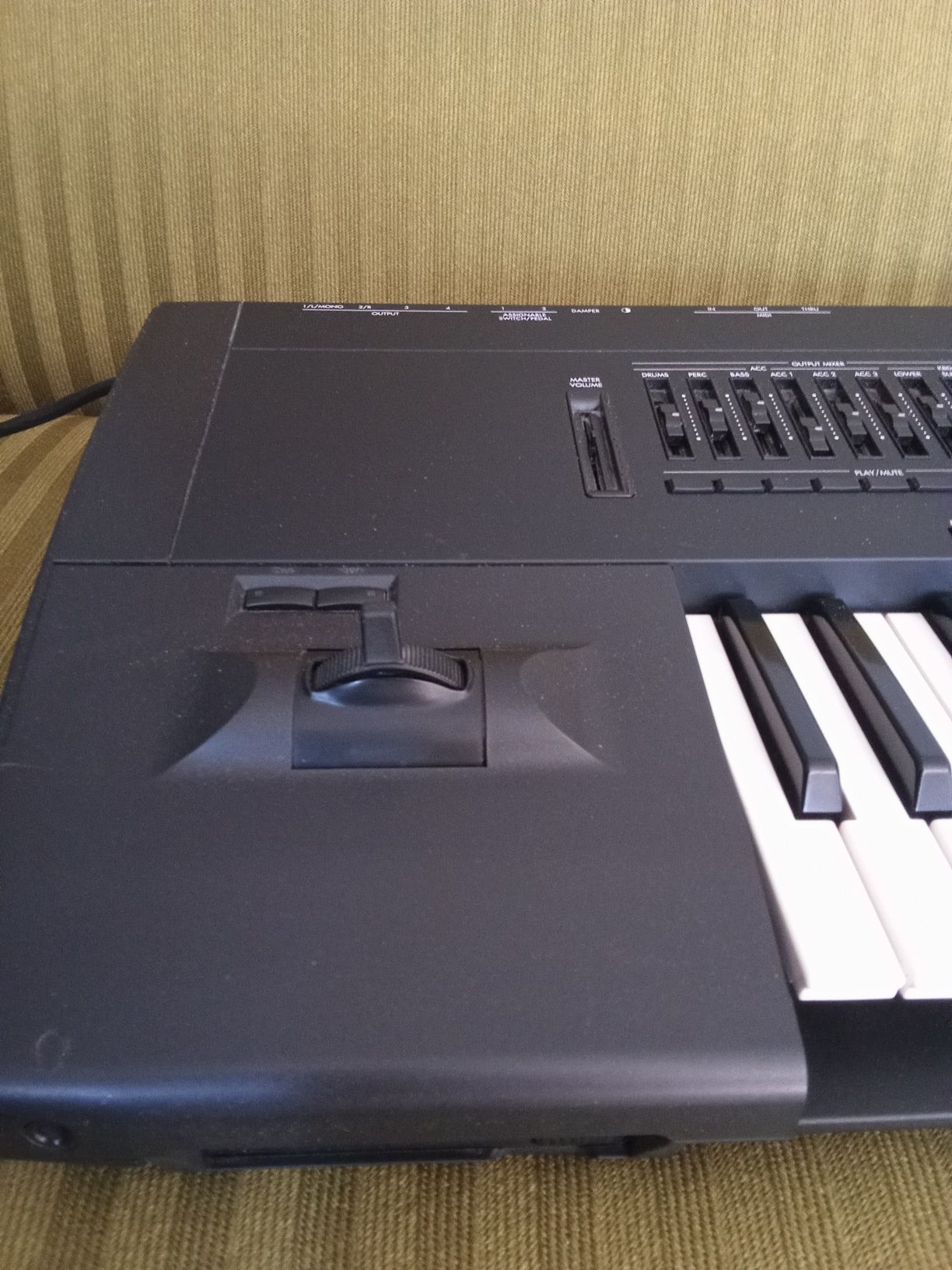 Korg i30 HD SYNTEZATOR KEYBOARD stan idealny