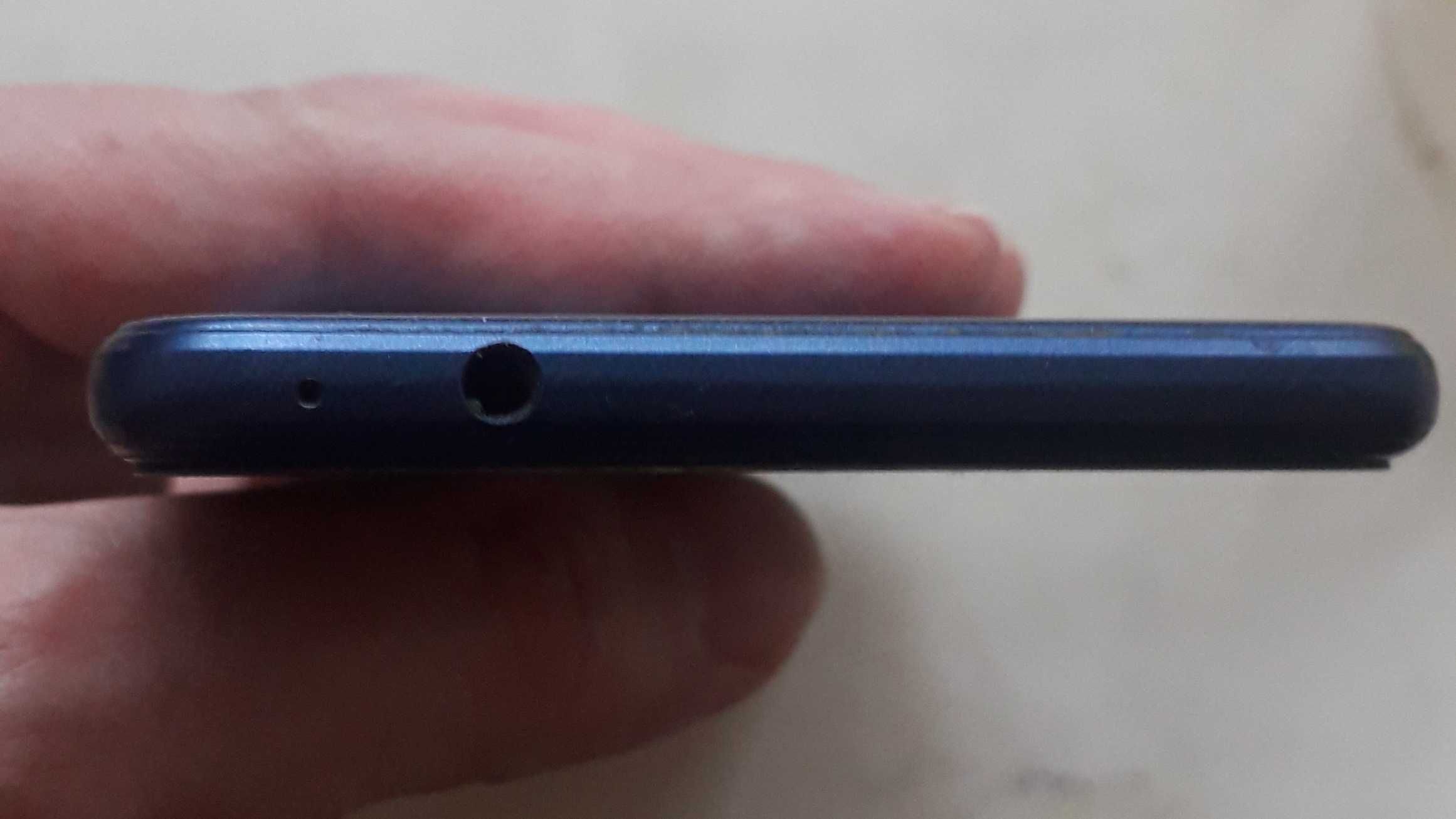 Смартфон Huawei P8 Lite + наушники + карта памяти
