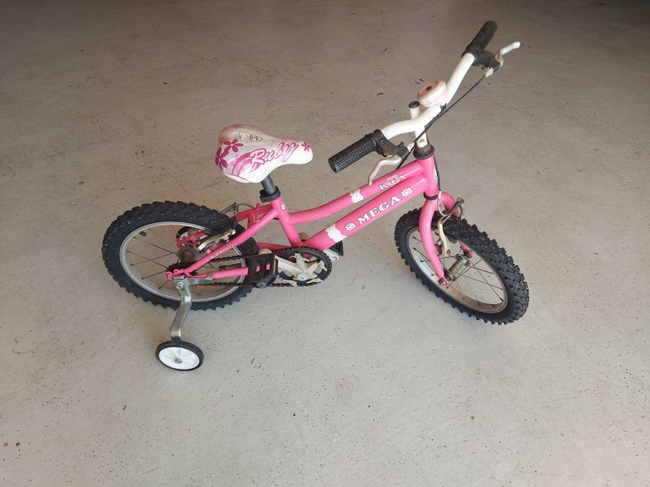 Varias  bicicletas de criança