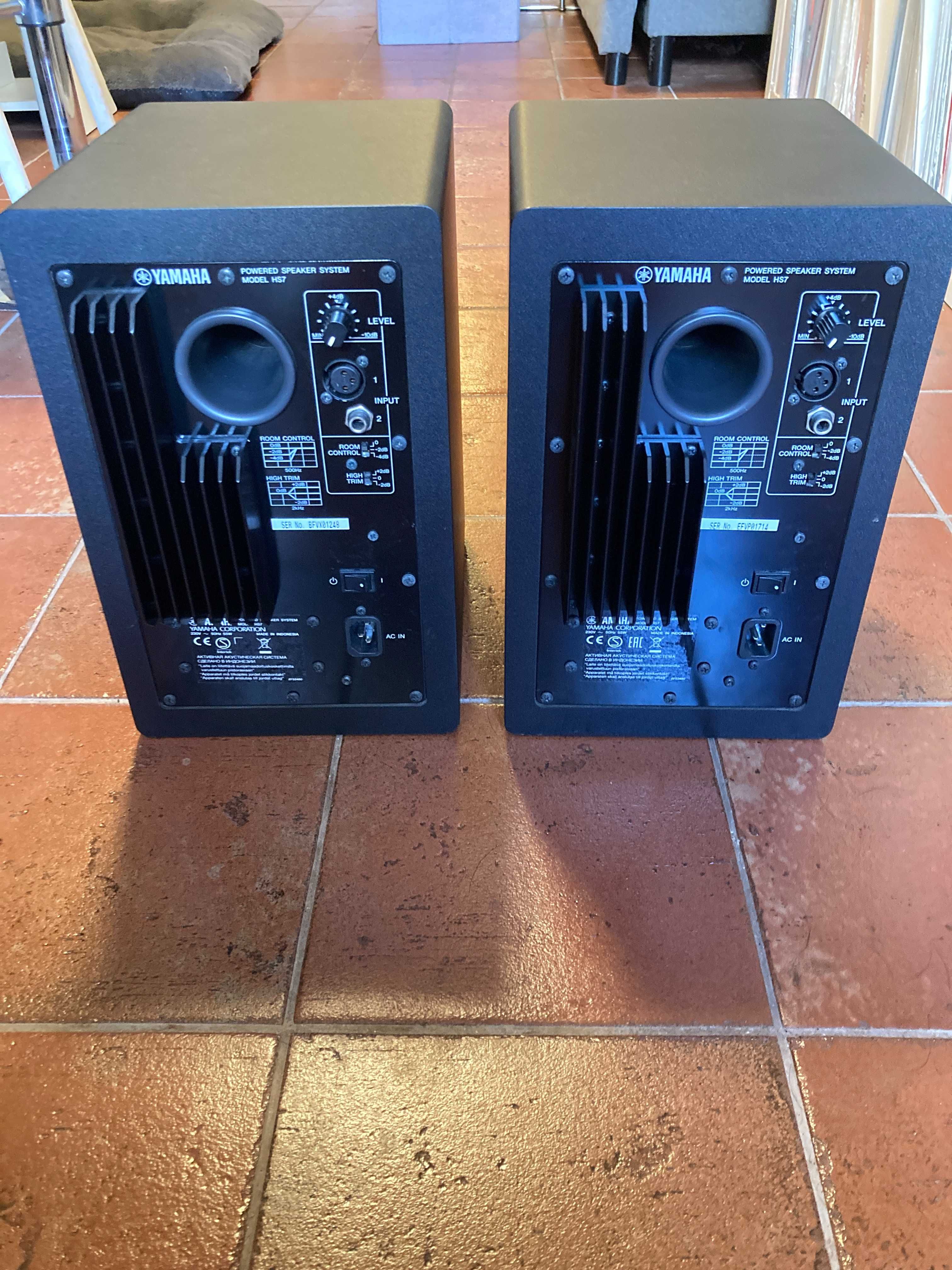 Yamaha HS7 par monitores colunas