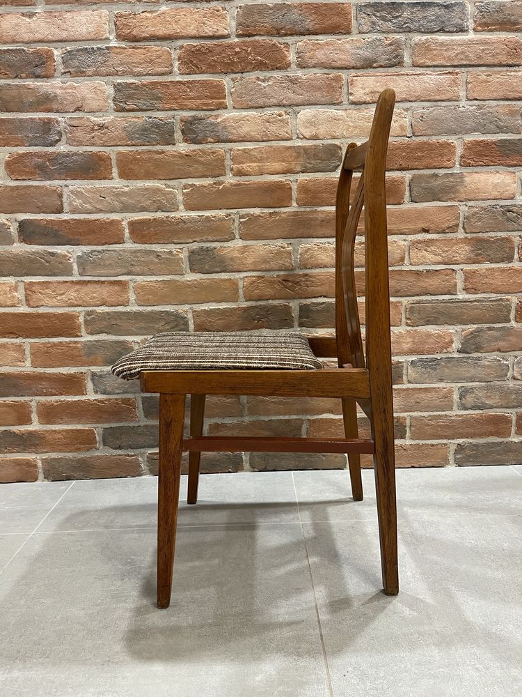 Krzesła z czasów epoki PRL