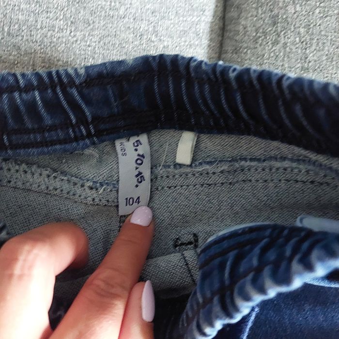 2 pary spodni r.104 stan b.dobry