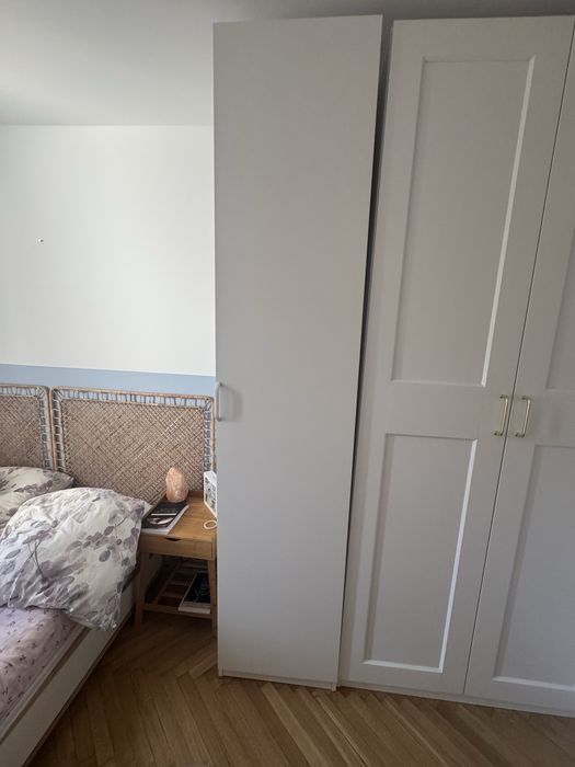 Szafa biała, słupek, bielizniarka