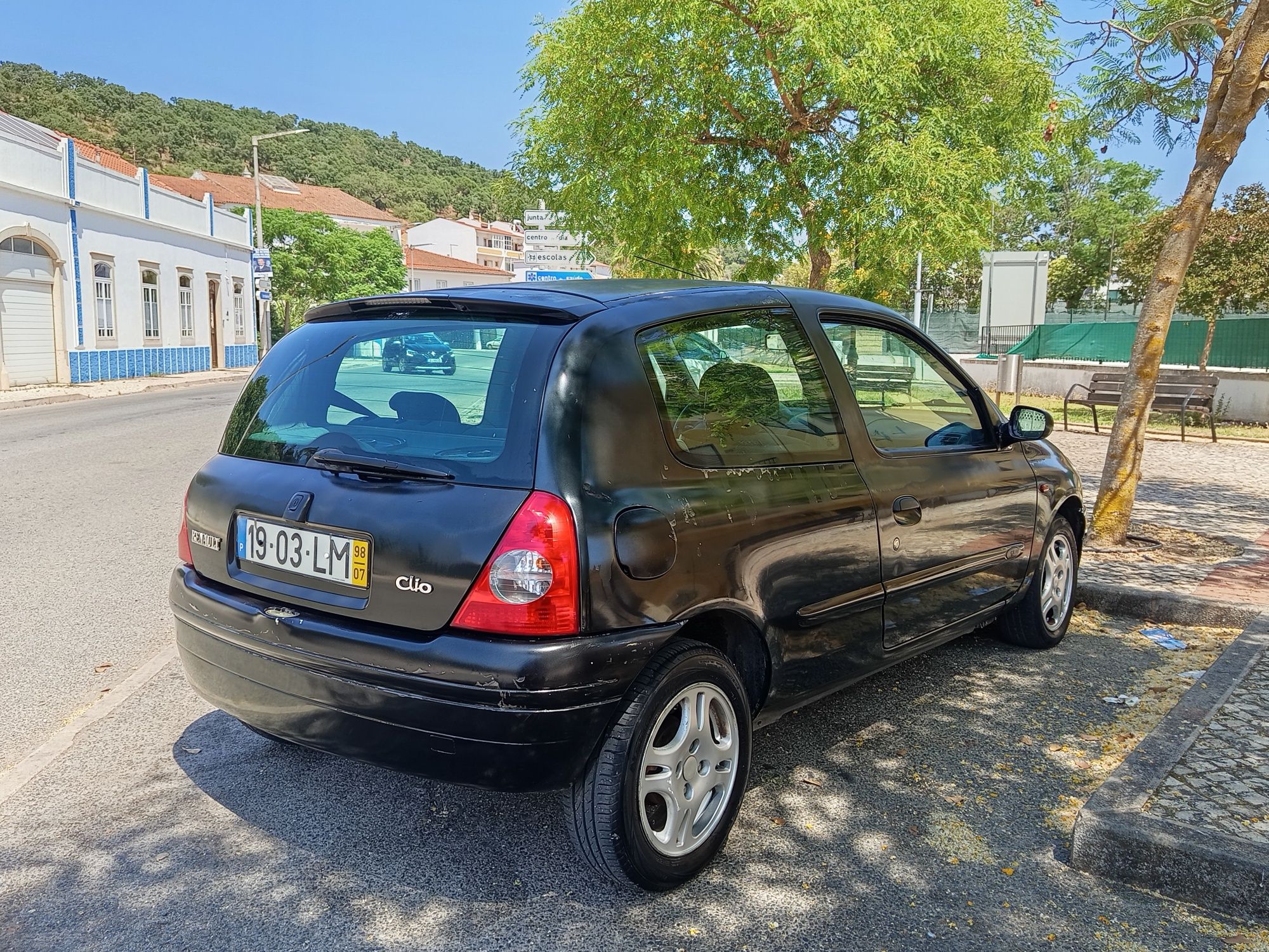 Oportunidade Renault Clio impecável de mecânica