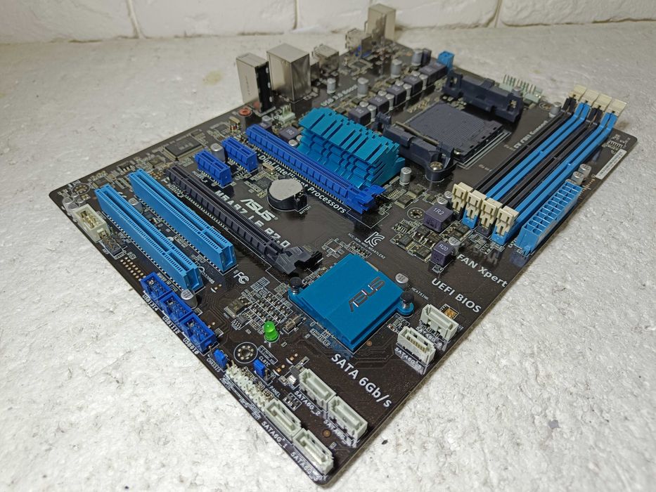 Материнська плата AMD ASUS M5A97 LE R2.0 sAM3+ під FX ВІДМІННОМУ стані