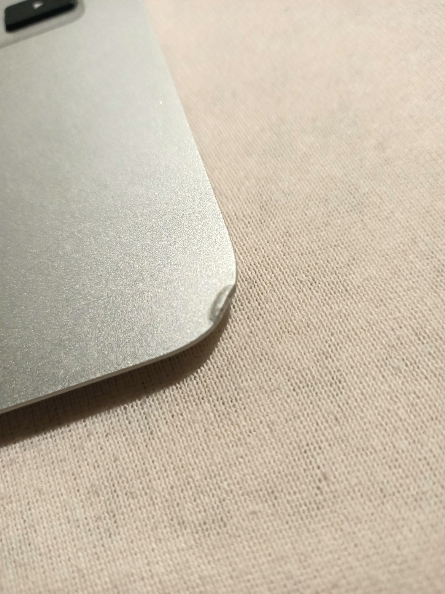 MacBook Air 6 2013 z ładowarką i etui