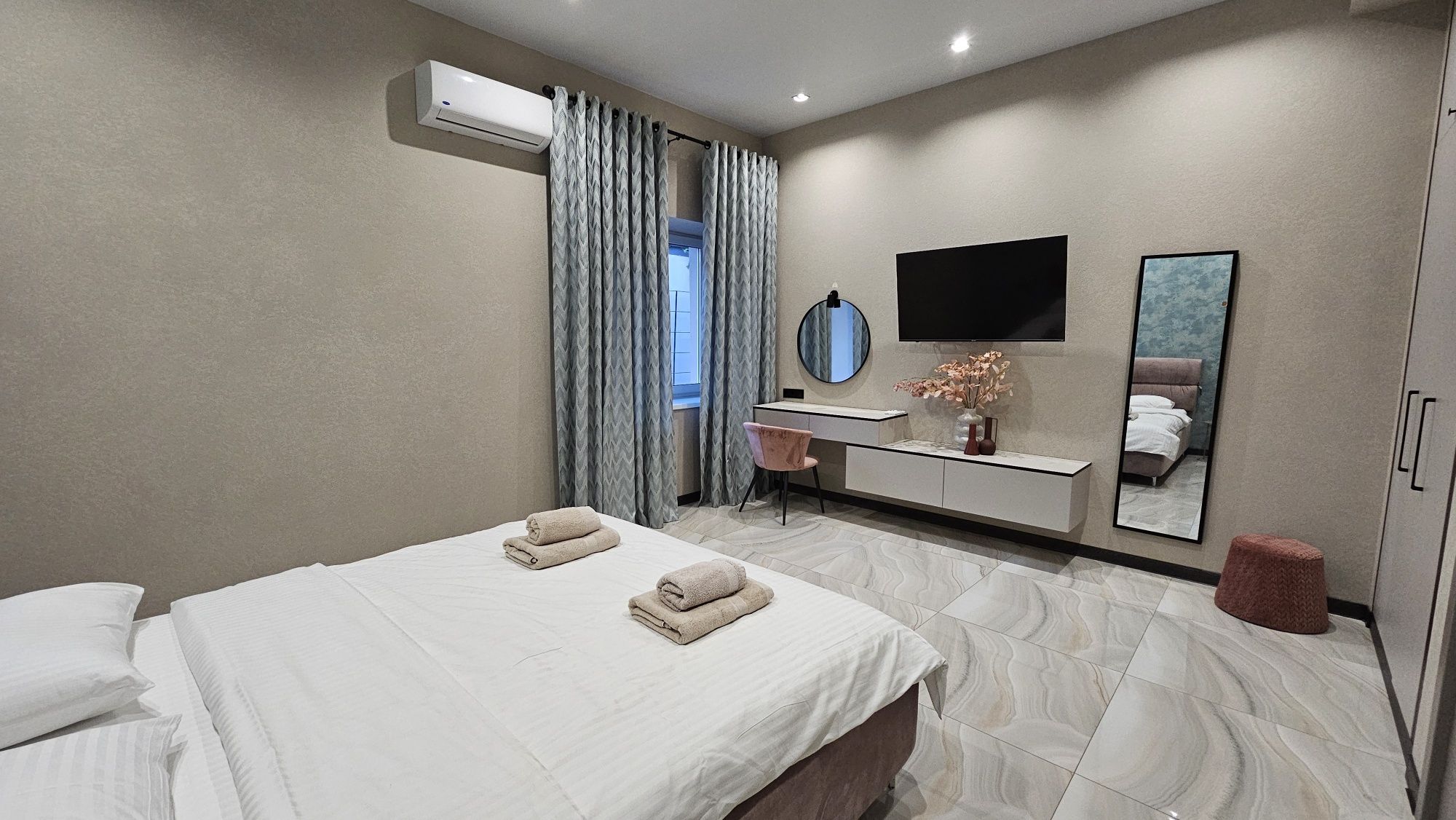 Lux apartments с бассейном возле "Золотого берега"