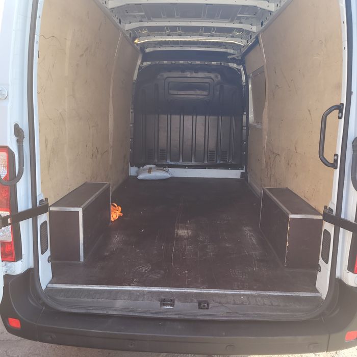 Wynajem Busa i usługi transportowe Renault Master 2.3