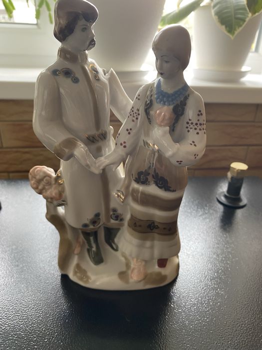 Порцелянова статуетка Наречена під реставрацію