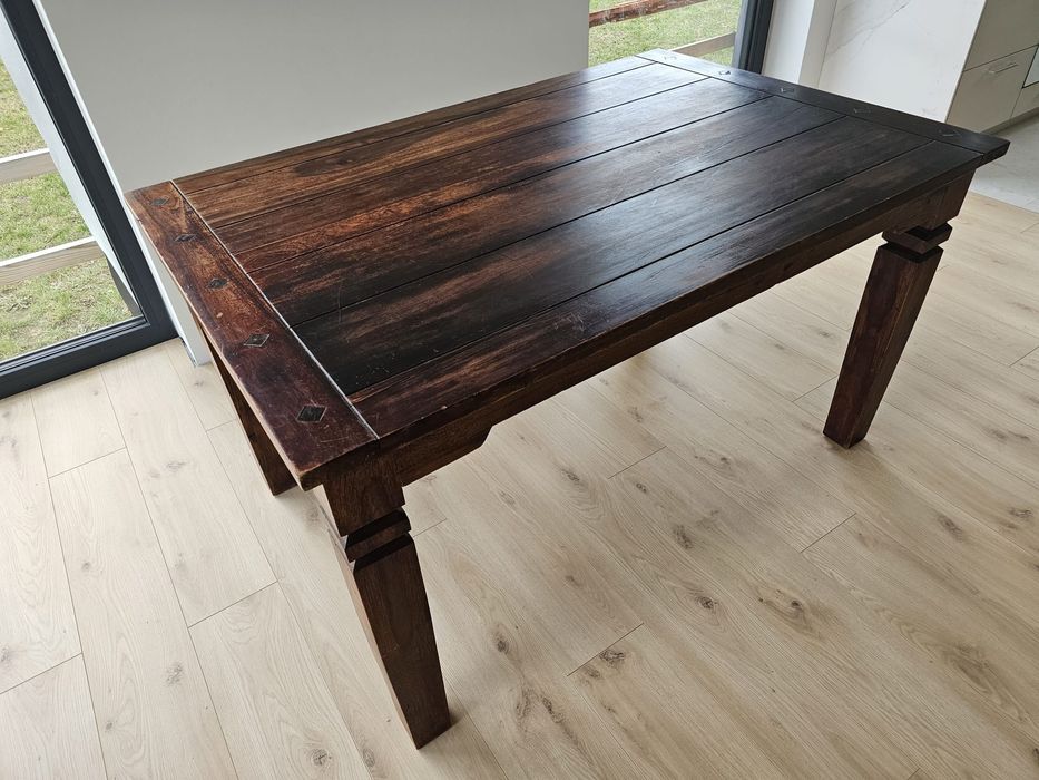 Stół kolonialny z akacji indyjskiej