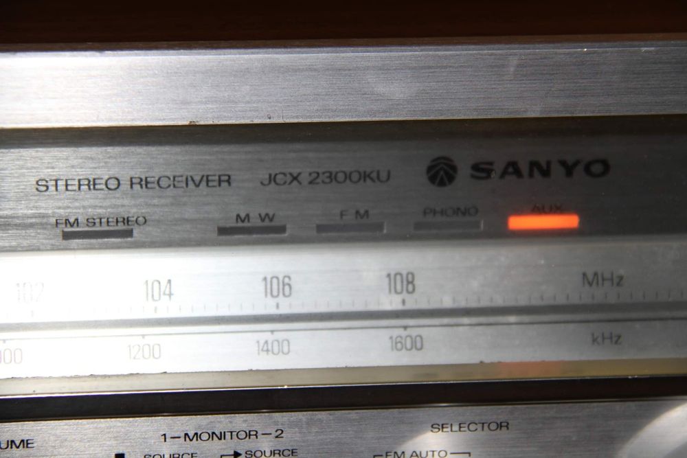 Amplificador Receiver Sanyo Vintage, modelo JCX 2300KU