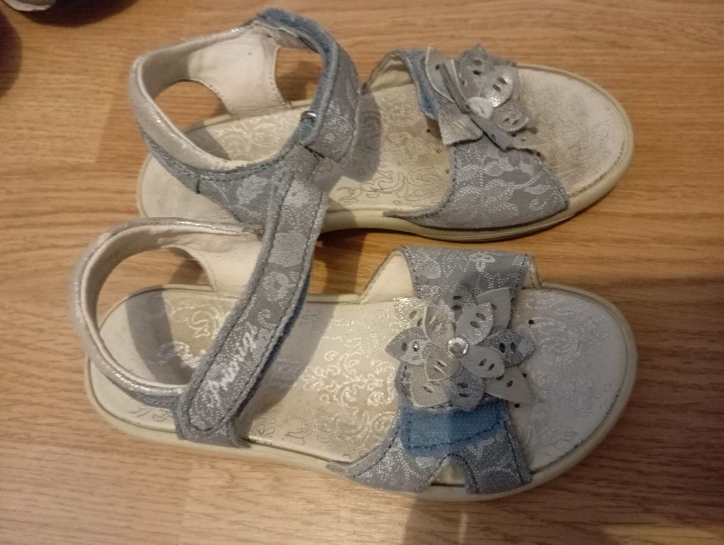 Zestaw butów r 30 sandały primigi
