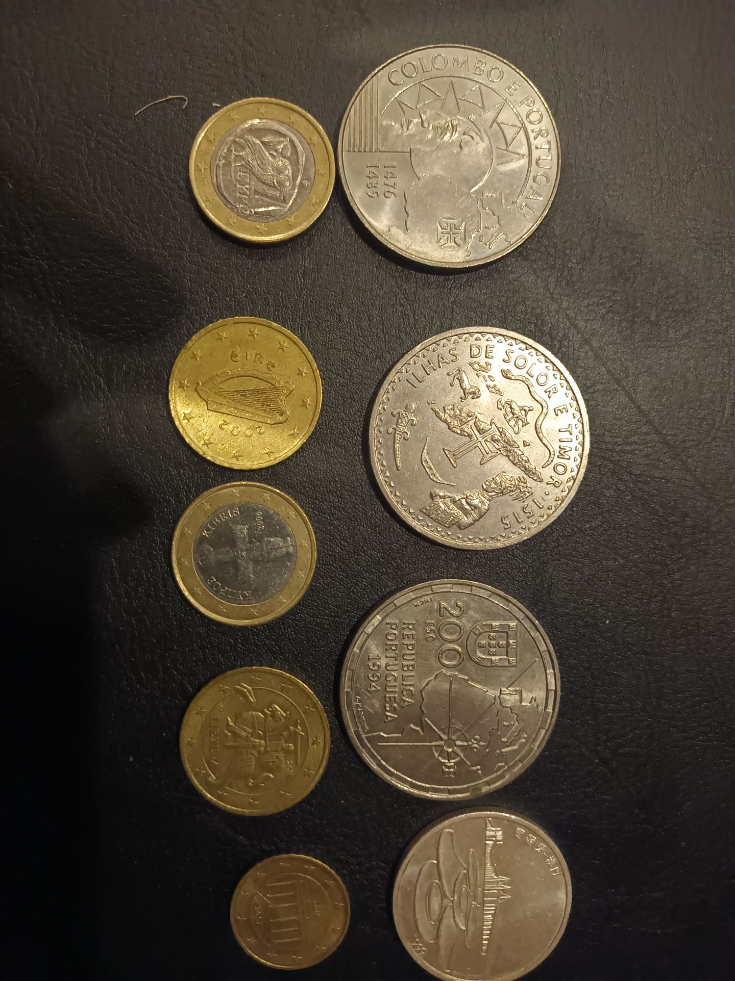Varias moedas estrangeiras e/ou comemorativas