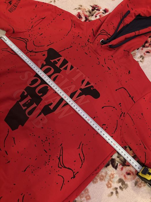 Худі червоного кольору