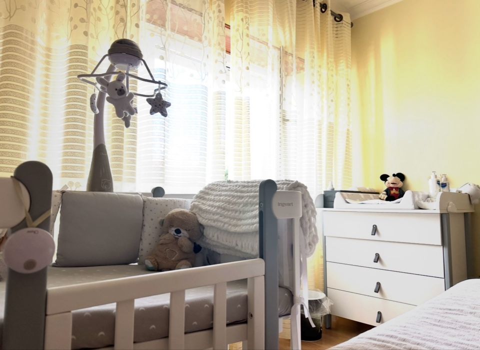 Berço 5-em-1 e cómoda/trocador