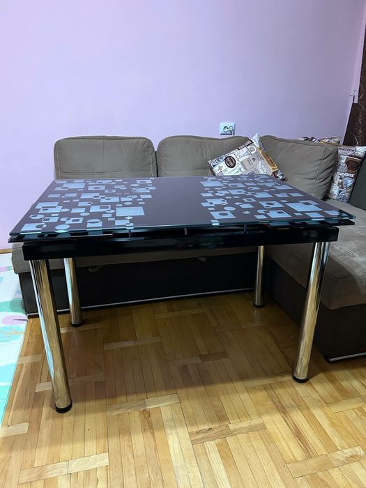 Скляний розкладний стіл
