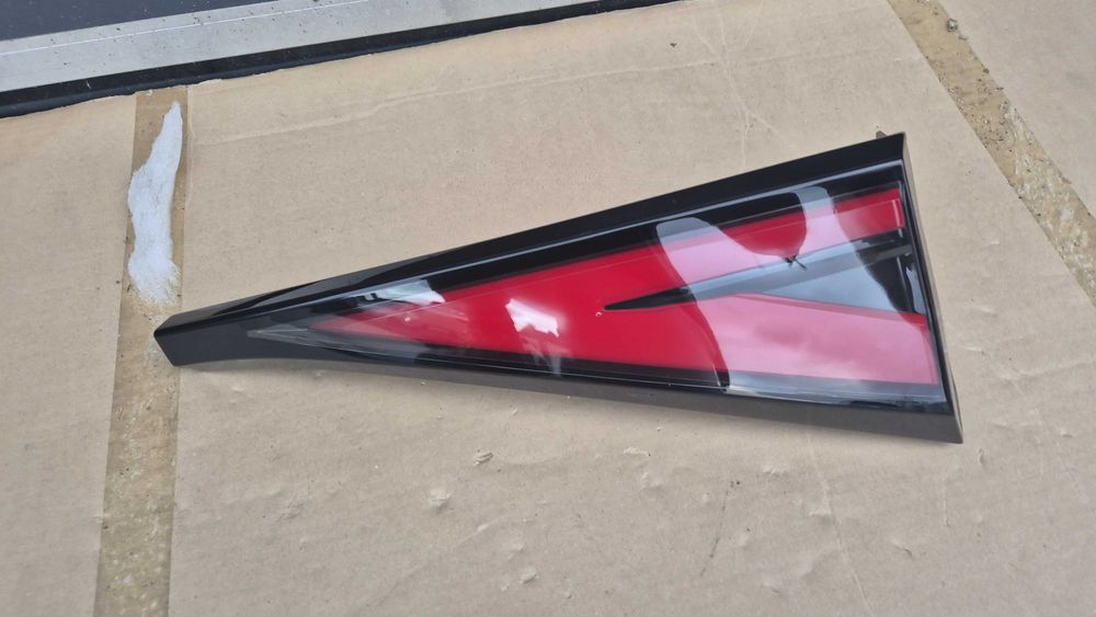 Lampa tylna LED PRAWY TYŁ w Klapę Kia Sportage V 21- OE 92404-R2000 EU