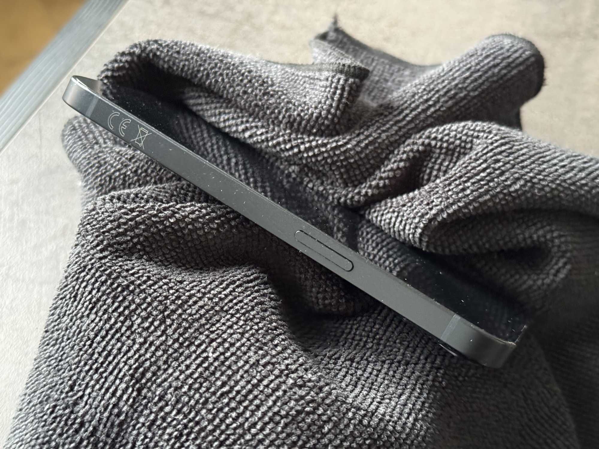 Apple iPhone 13 Midnight (заблокований iCloud, на деталі)
