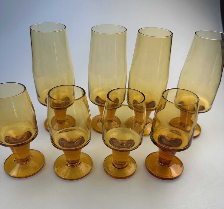 Kieliszki miodowe Sadowski betoniarki szkło kolorowe PRL 8 szt