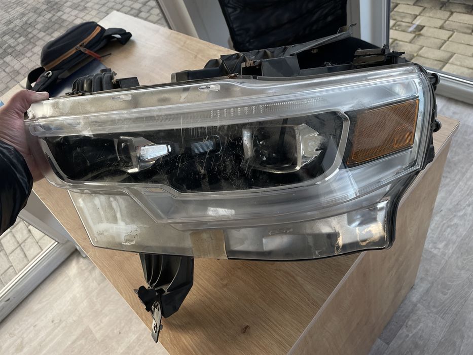 Фара на dodge ram