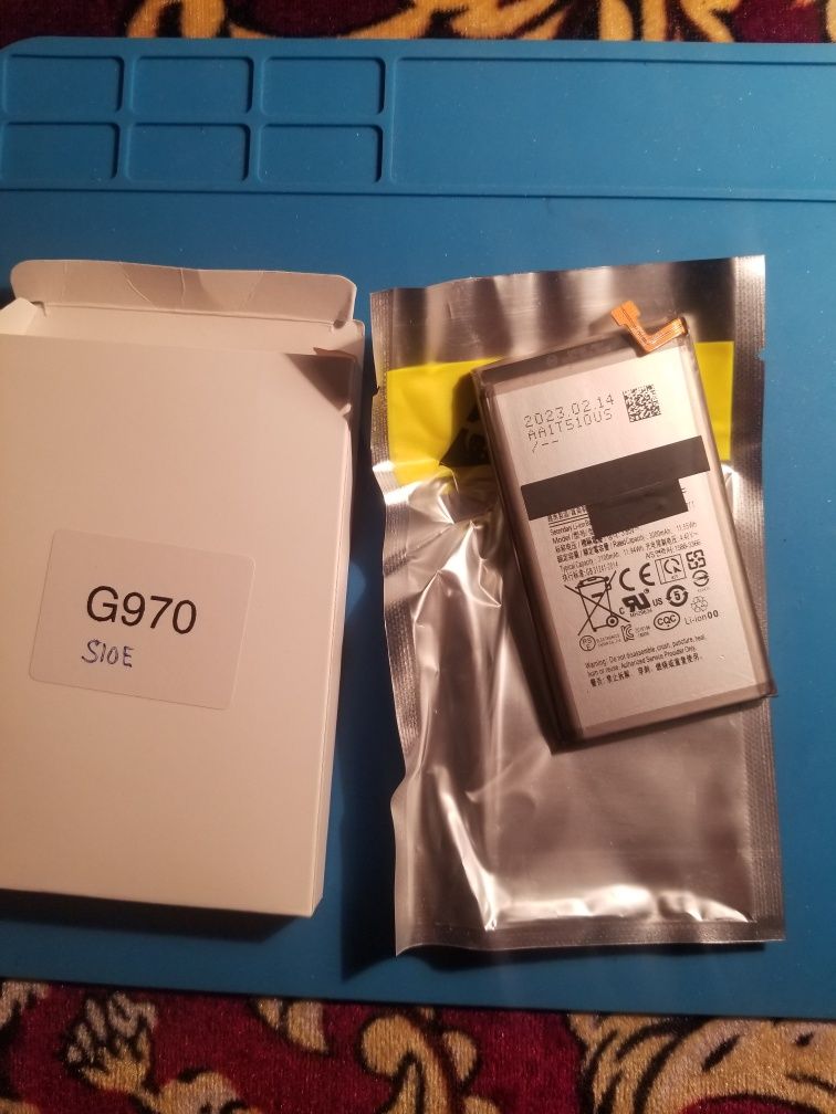 Дисплей Samsung s10E з рамкою і без