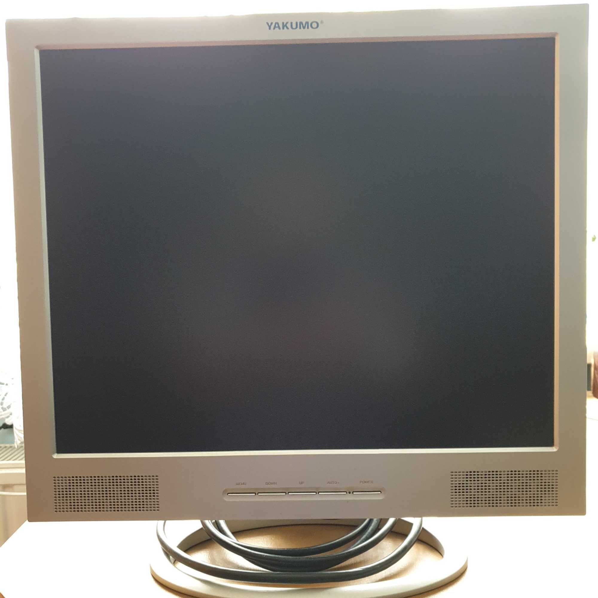 Monitory do kompa YAKUMO i SAMSUNG