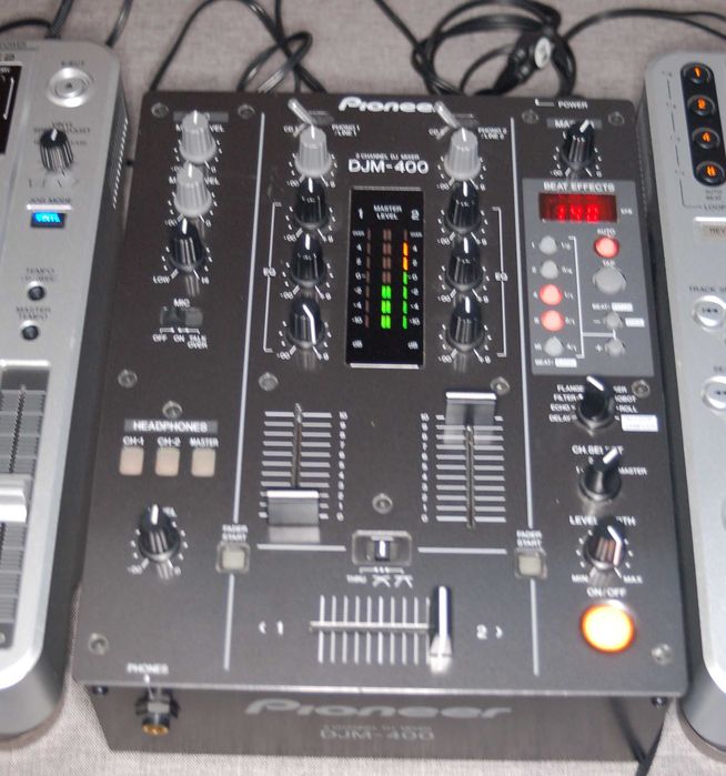 Mikser Pioneer DJM-400, dwa odtwarzacze CDJ-800MK2