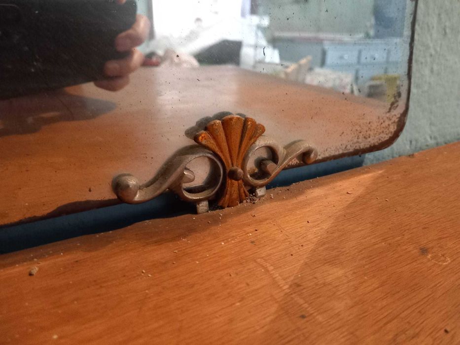 Louceiro / Vitrine / Aparador Antigo em Madeira Maciça