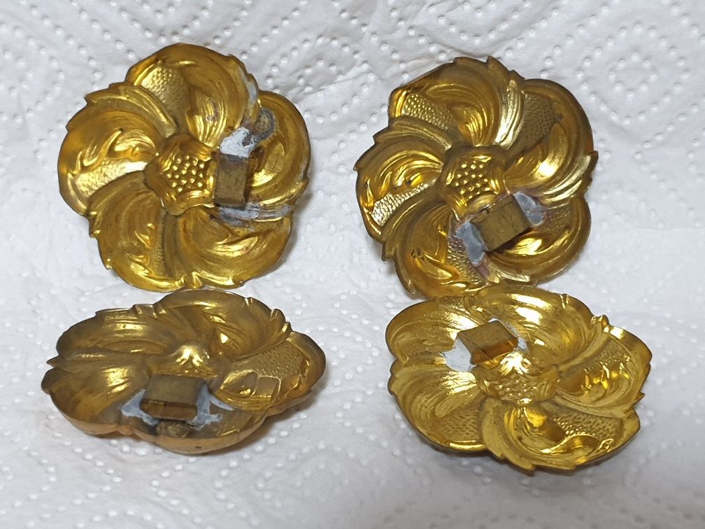 Conjunto de 4 antigas aplicações "Flores" douradas