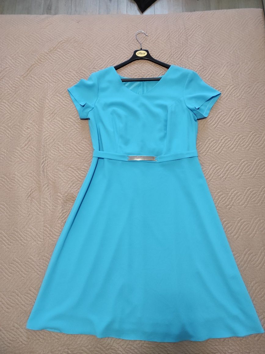 Elegancka sukienka niebieska