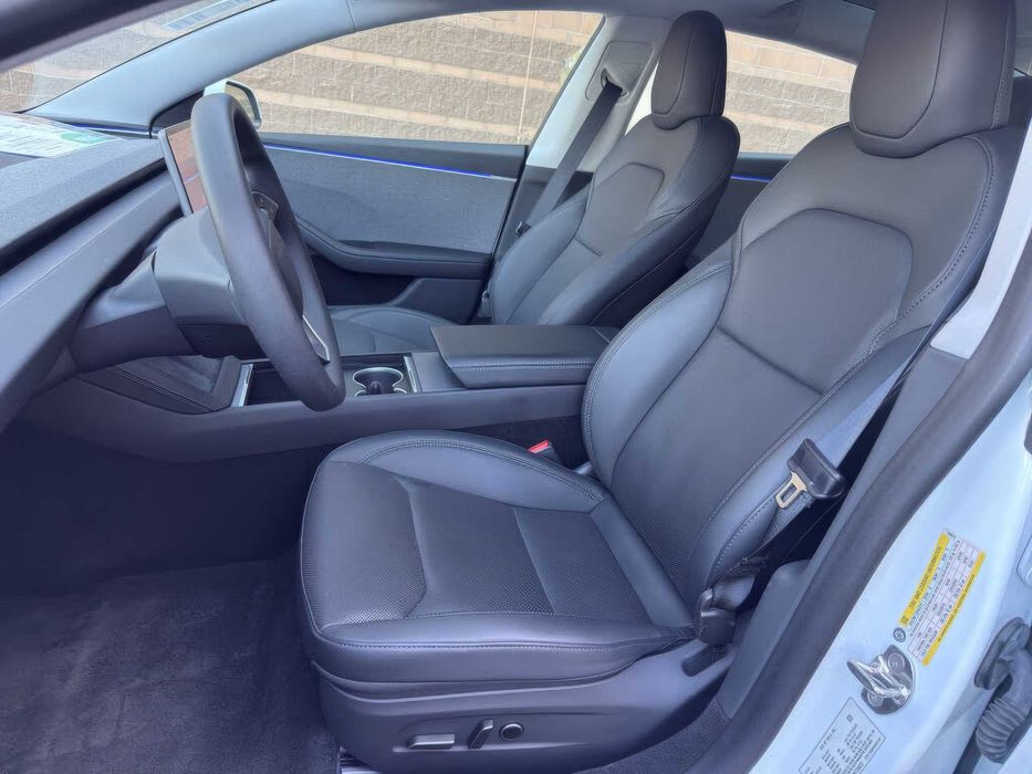 Tesla Model 3      2024