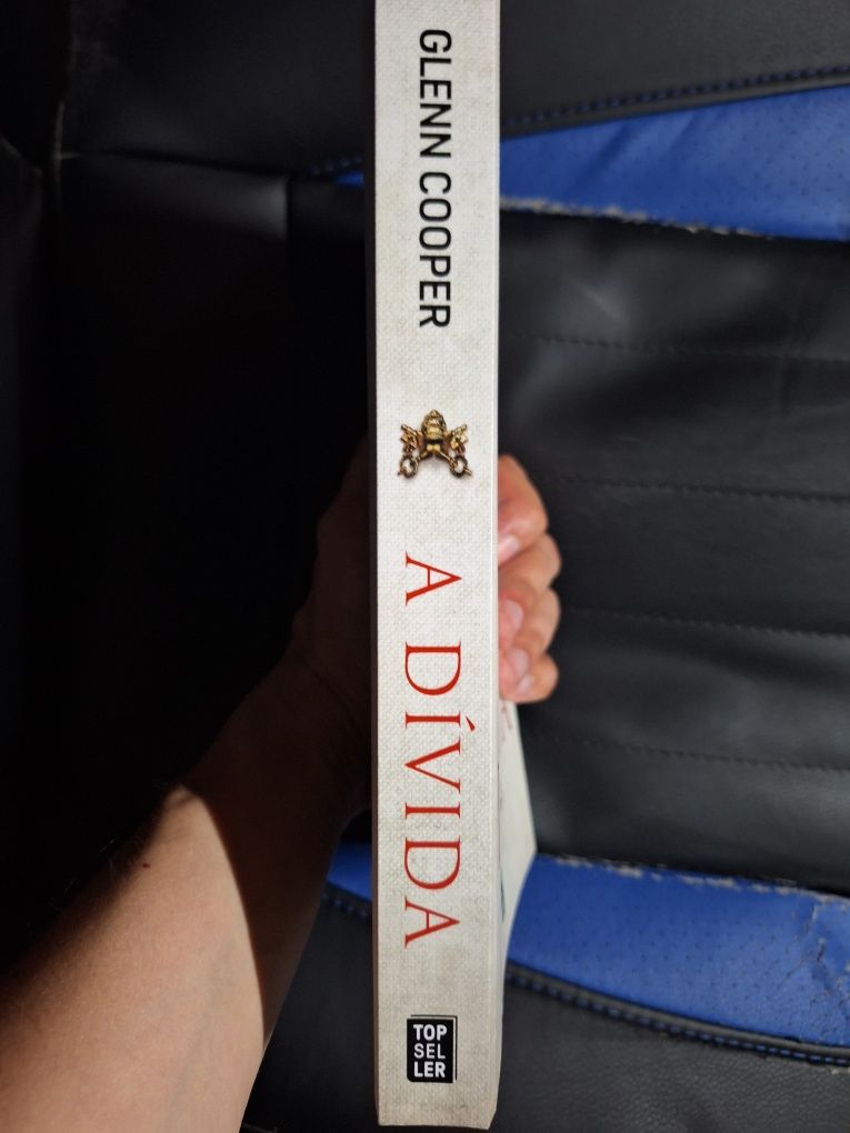 Livro A divida de Glenn Cooper