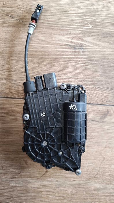 Доводчик двери BMW 5 E60 E61 правый задний БМВ е60 е61 дотяжка замок