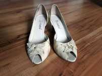 Buty ecru na lato