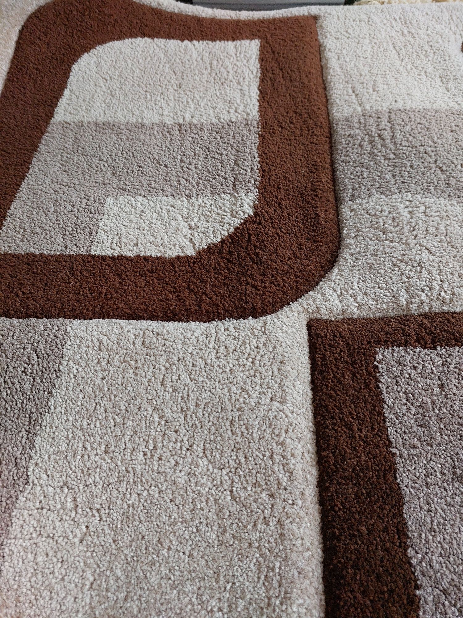 Продам килим (доріжку в коридор),в дуже гарному стані.
