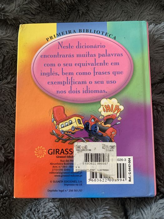 Dicionário português-inglês infantil ilustrado