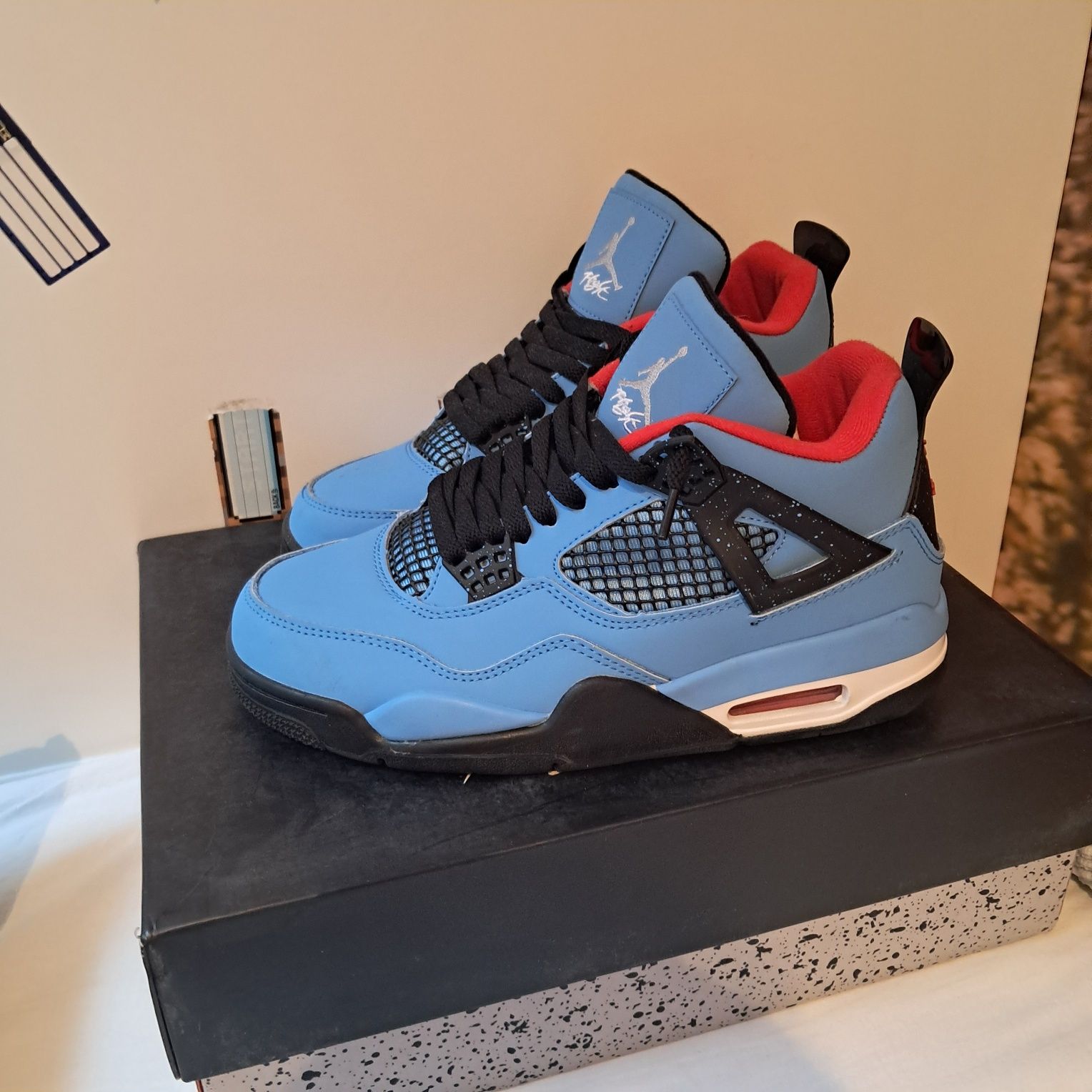 Jordan 4 travis scott