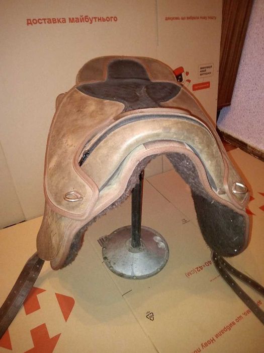 Продам кожаное безленчиковое седло для лошади б/у в хорошем состоянии